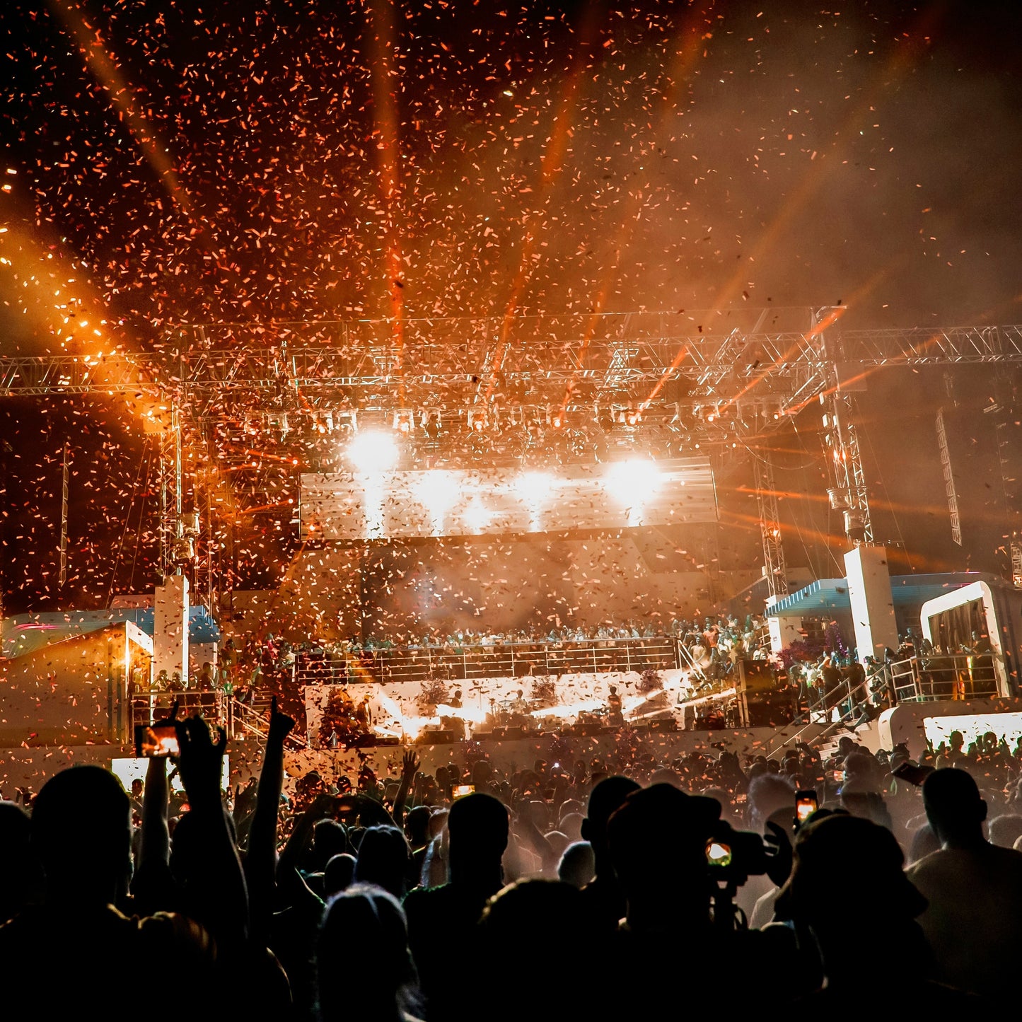Top 5 des festivals techno incontournables en Europe pour l’été 2025